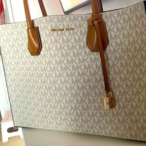 Michael Kors Tote bag(Like NEW)